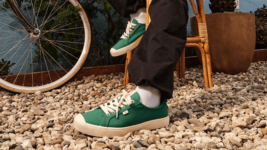 Cariuma OCA Low Green Canvas Sneaker Men - Green